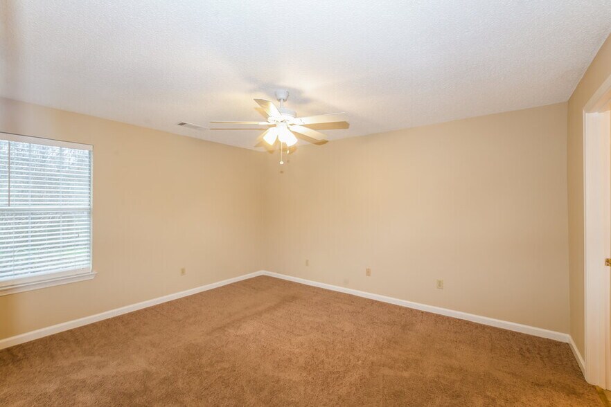 Building Photo - 6867 Brady Hill Dr