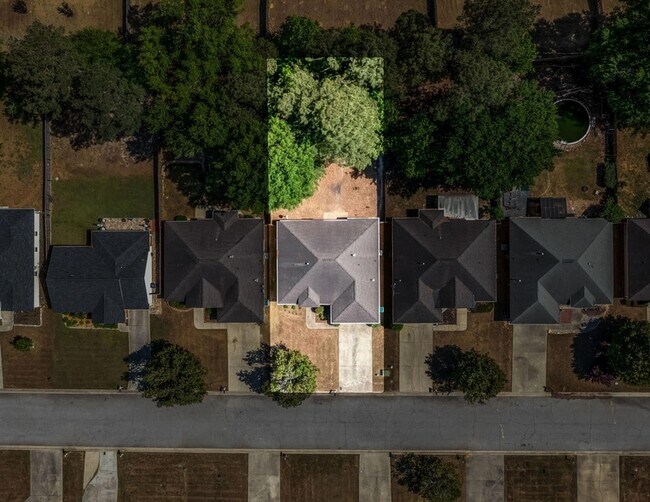 Building Photo - 2056 Sylvan Lake Dr