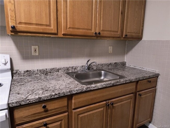 Building Photo - 22 Gidney Ave