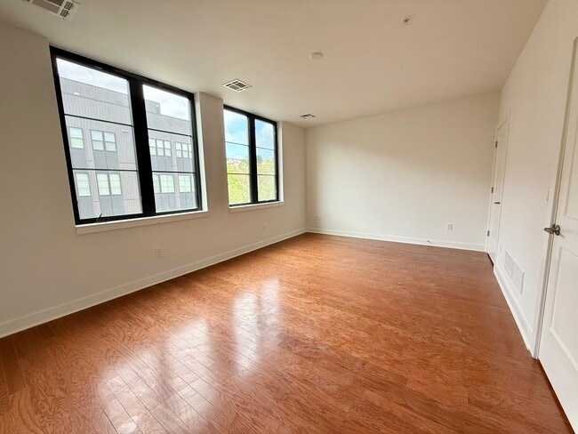 Building Photo - 4589 Riverside Way