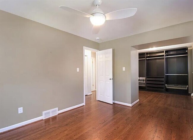 Building Photo - EXQUISITE Hillside Home