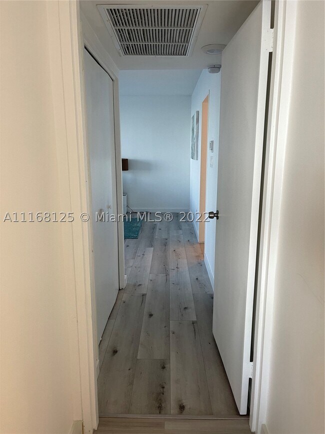 Building Photo - 5161 Collins Ave