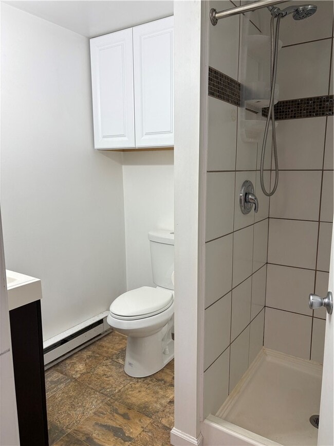 Building Photo - 10647 Pinewood Ave