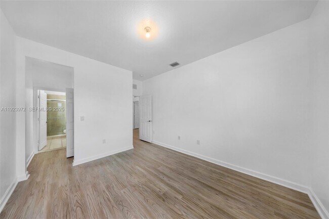 Building Photo - 268 NE 210th Way