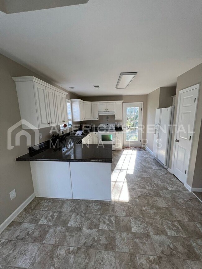Building Photo - 141 Flagstone Ln