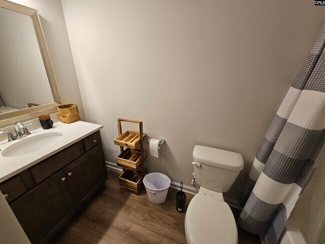 Building Photo - 735 Bustling Br Ln