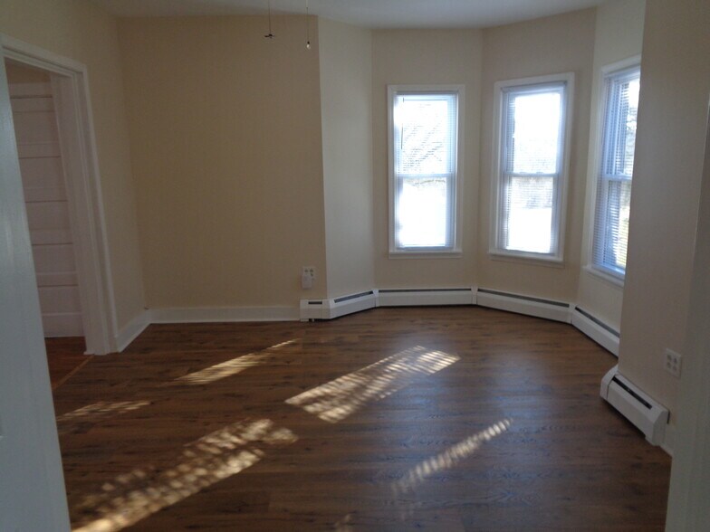 Building Photo - 13000 9w