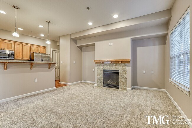 Building Photo - Beautiful Ground-Level 1 Bedroom + Bonus Room Condo 769 Sq Ft | Water/Sewer/Garbage Included