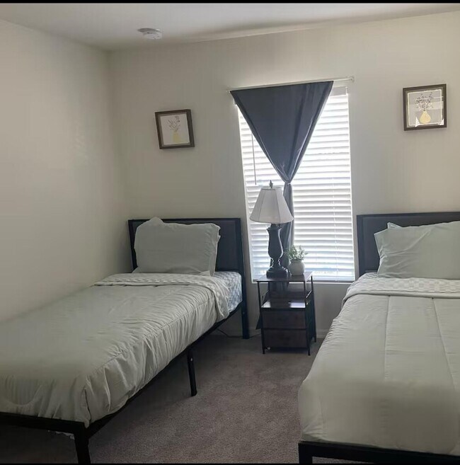 Building Photo - 400 Krassner Dr