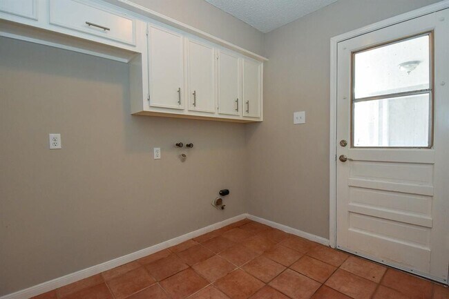 Building Photo - 1831 Willow Point Dr