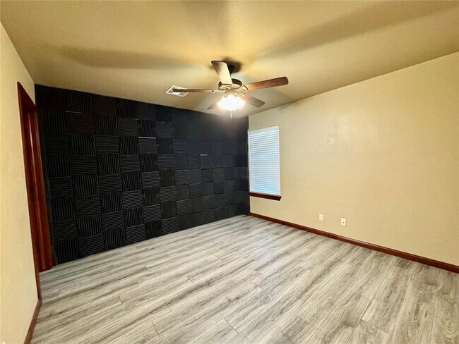 Building Photo - 1607 Lawter Rd