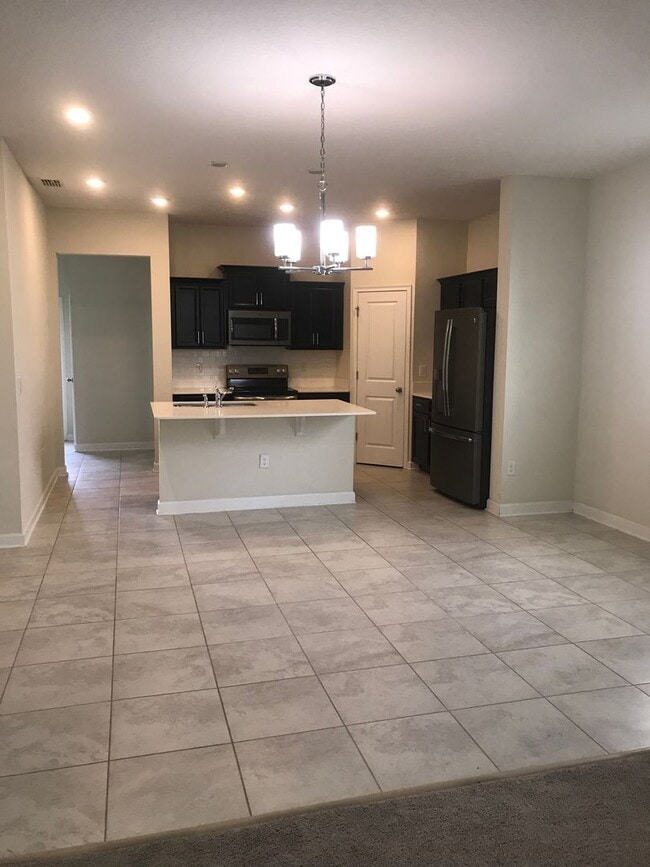 Building Photo - 4 Bedroom Home in Storey Grove Manors
