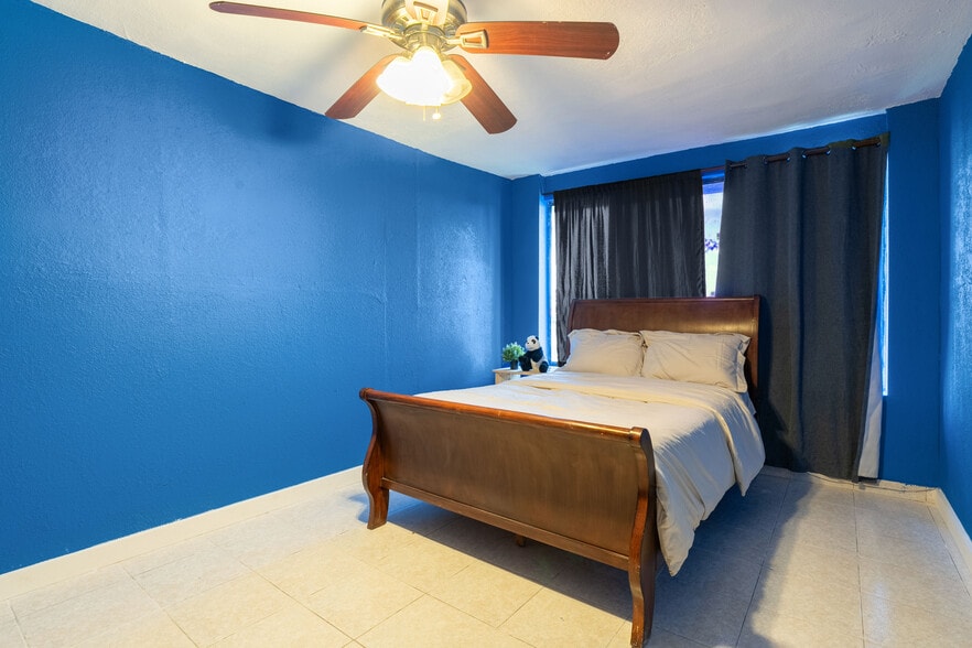 Building Photo - 1062 SW 135th Pl