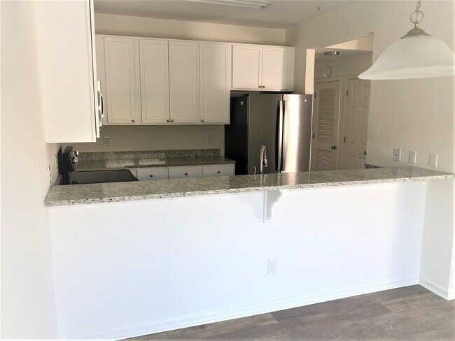 Building Photo - 2/2 Dolphin Villas Condo, Gulf Shores!