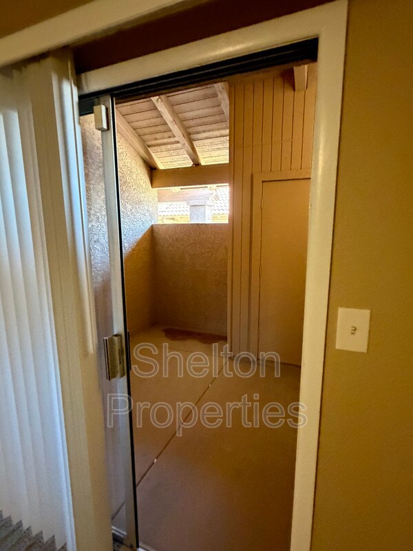 Building Photo - 501 W Tonopah Dr