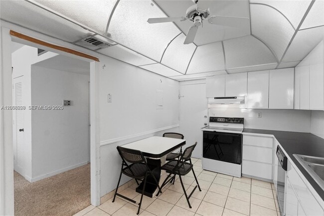 Building Photo - 5001 Collins Ave