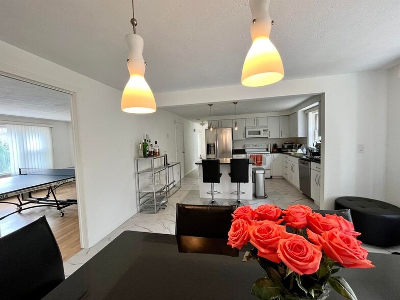 Building Photo - 22 River Bend Cir