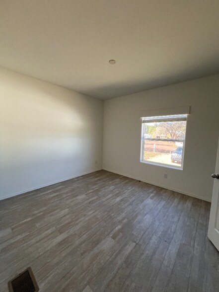 Building Photo - 2000 E Frontier Ave