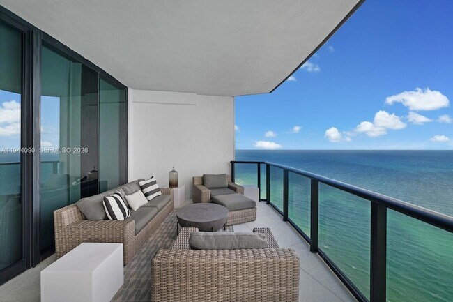 Building Photo - 18555 Collins Ave