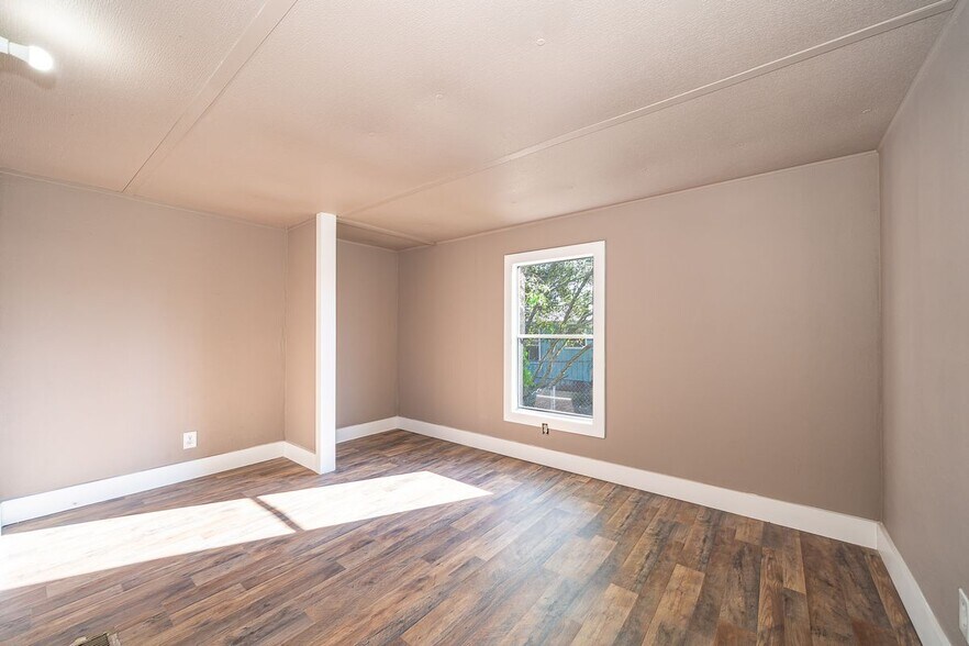 Building Photo - 101 Caroline Ave