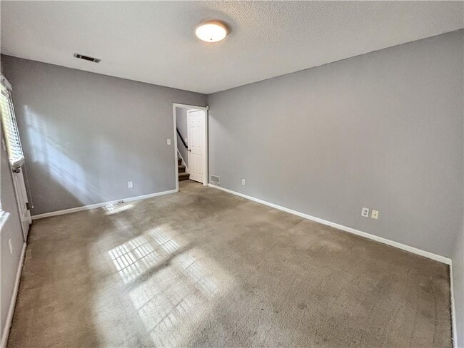 Building Photo - 6449 Ivey Chase SE