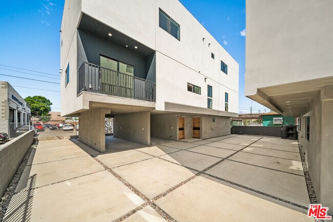 Building Photo - 6049 Craner Ave