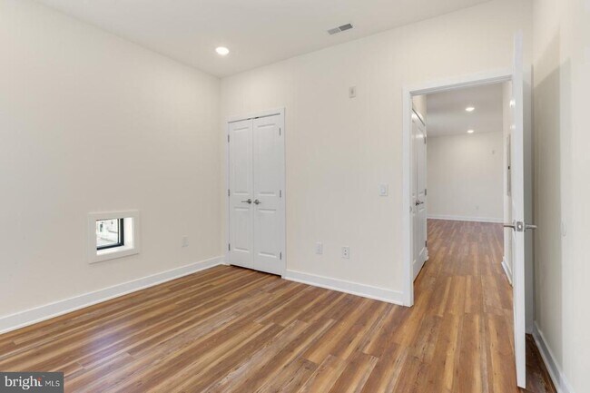 Building Photo - 2411 Kensington Ave