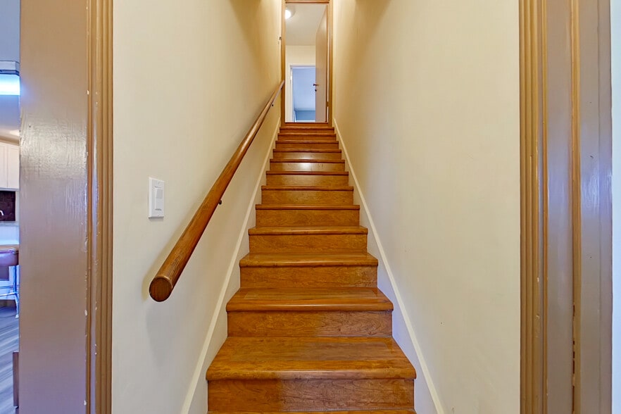 Building Photo - 1462 Glengarry Rd