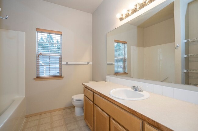 Building Photo - Modern 4 Bedroom, 2.5 Bath Home In Silver Creek w/AC