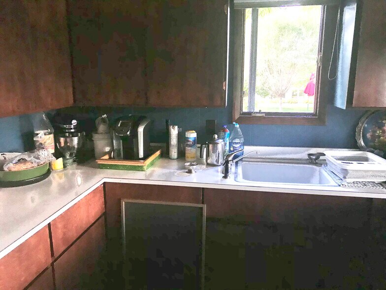 Building Photo - 202 Division St S