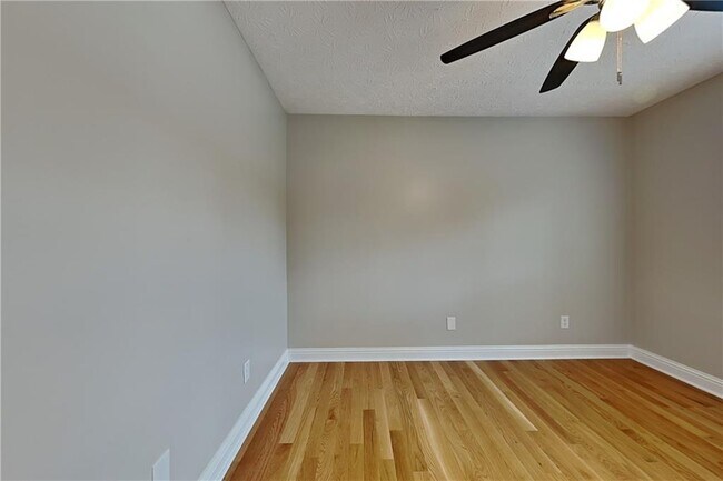 Building Photo - 990 Golden Meadows Ln
