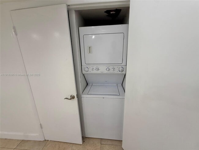 Building Photo - 4600 SW 67th Ave