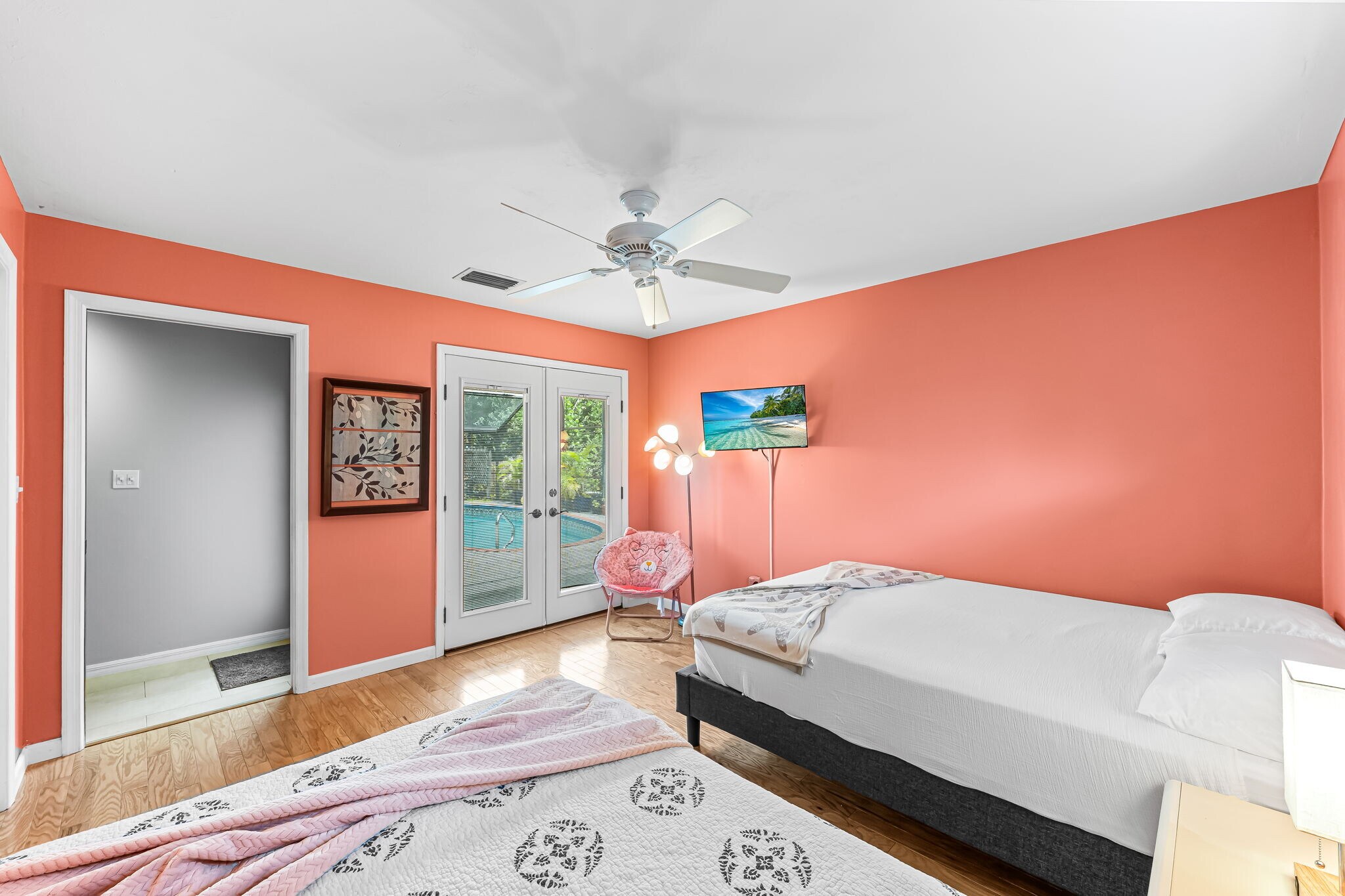 Building Photo - 10370 Main Dr