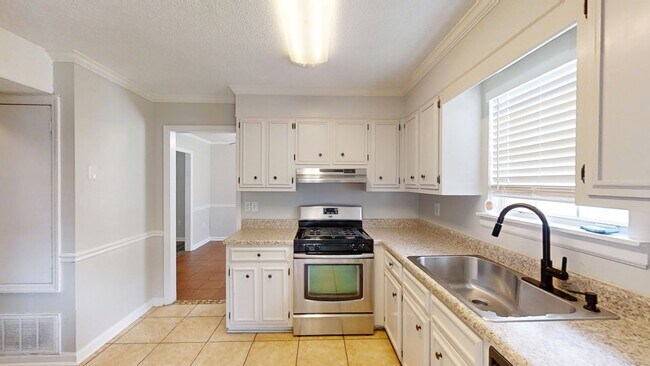 Building Photo - 334 Lamplighter Ln