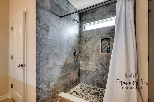 Building Photo - Beautiful Home for Rent 5 bed 3.5 bath