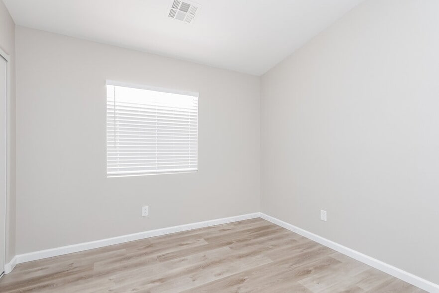 Building Photo - 5224 Mineral Lake Dr