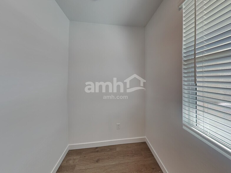 Building Photo - 9742 W Luxton Ln