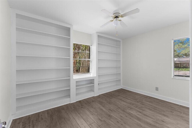 Building Photo - 4010 W Angeles St
