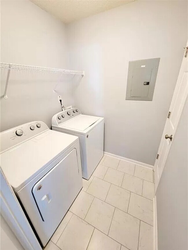 Building Photo - 3481 Forestdale Dr