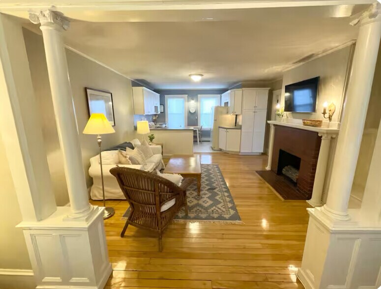 Building Photo - 4 Belmont St