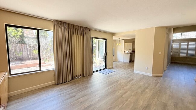 Building Photo - 223 Tipperary Lane -30% Rental Fee