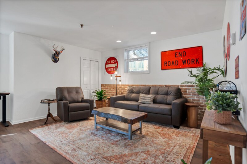 Building Photo - 121 W Hall St