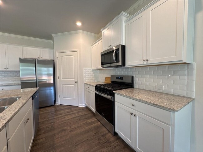 Building Photo - 61 Biltmore Pl