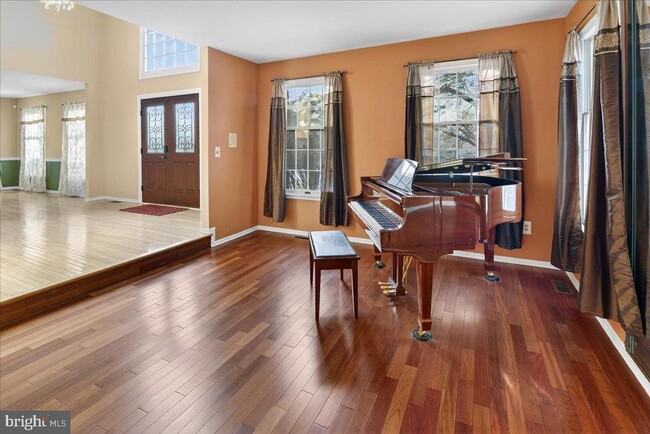 Building Photo - 7 Redwood Ct