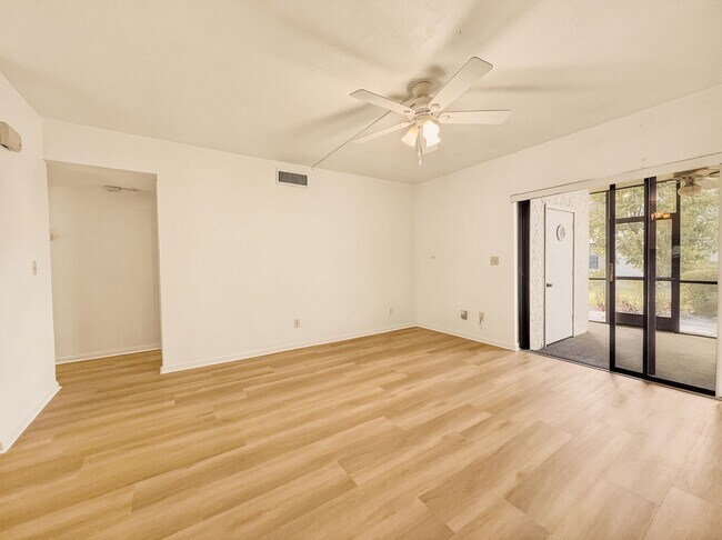 Building Photo - 2 bed 2 bath annual rental *** First floor condo *** Kings Lake Community