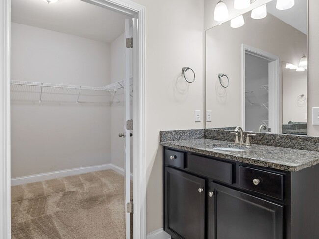 Building Photo - Beautiful 4 BR, 2 BA Home, 2 Car Garage wi...