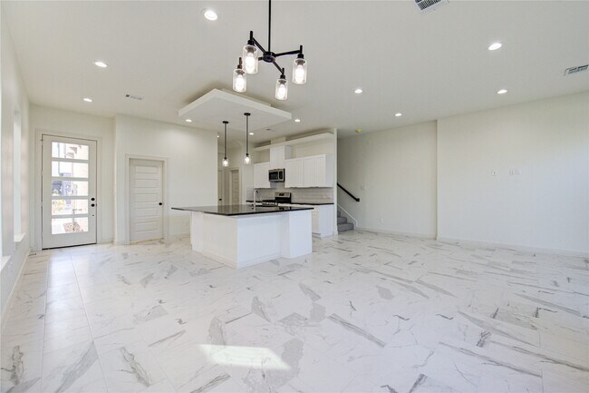 Building Photo - 2922 El Fenice Ln