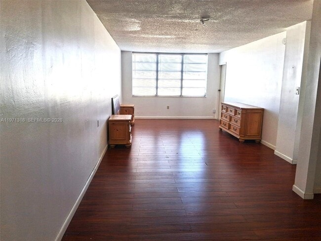 Building Photo - 1770 NE 191st St