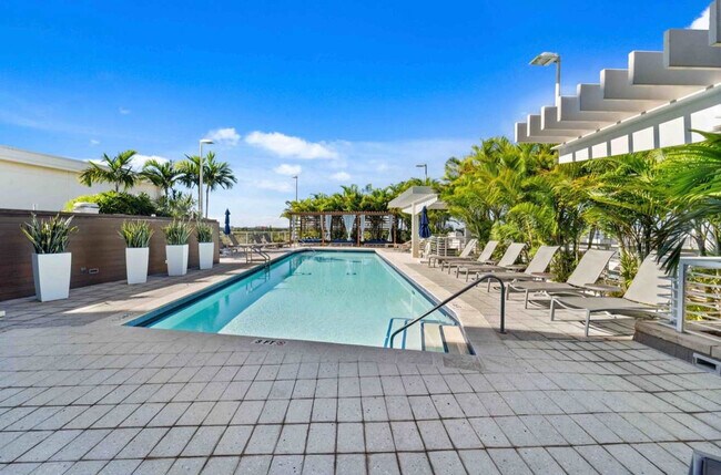 Building Photo - 3250 NE 1st Ave