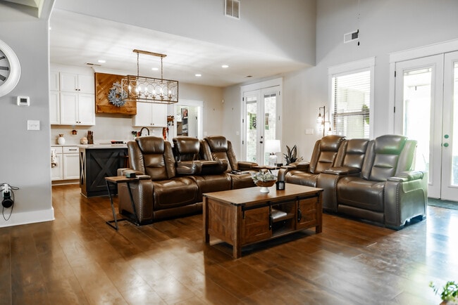 Building Photo - 918 Woodford Cv E